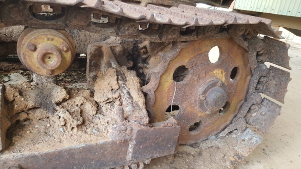 ขาย แทรคเตอร์ KOMATSU D20P-3 แพคคู่ 2 คัน ขายเป็นอะไหล่ครับ ขาย แทรคเตอร์ KOMATSU D20P-3 แพคคู่ 2 คัน ขายเป็นอะไหล่ครับ