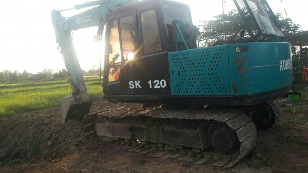 ขาย รถขุด ยี่ห้อkobelco 120-2  เอกสารใบซื้อขาย รถใช้งานได้ ราคา580000บ.