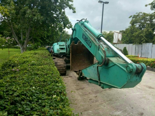 ขายรถขุด ยี่ห้อkobelco รุ่นsk200 m5 ไฟฟ้าใช้ได้ เอกสารใบซื้อขาย  รถใช้งานได้ ขาย680000บ.