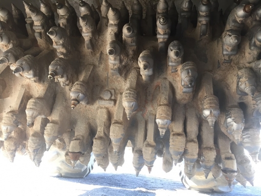 รถกัดถนนล้อยาง