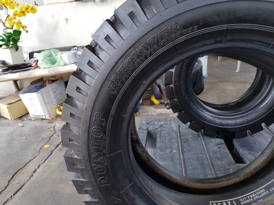 ขายยางลมโฟล์คลิฟท์ขนาด 28&times;9-15