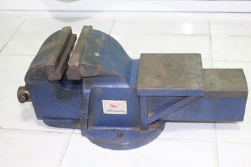 ปากกาจับชิ้นงานขนาด 6 นิ้ว ราคาไม่แพงพร้อมใช้ตามสภาพครับ