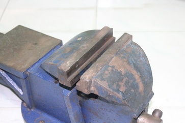 ปากกาจับชิ้นงานขนาด 6 นิ้ว ราคาไม่แพงพร้อมใช้ตามสภาพครับ