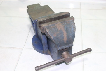 ปากกาจับชิ้นงานขนาด 6 นิ้ว ราคาไม่แพงพร้อมใช้ตามสภาพครับ