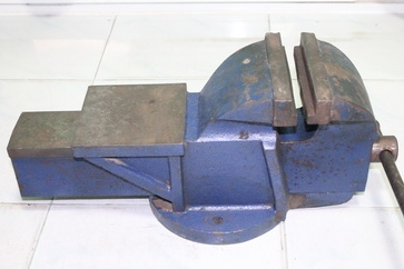 ปากกาจับชิ้นงานขนาด 6 นิ้ว ราคาไม่แพงพร้อมใช้ตามสภาพครับ