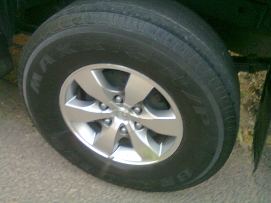 แม็กพร้อมยาง แม็กวีดก้ขอบ16 พรีรันเนอร์ ยาง265/70/16 ปี2010