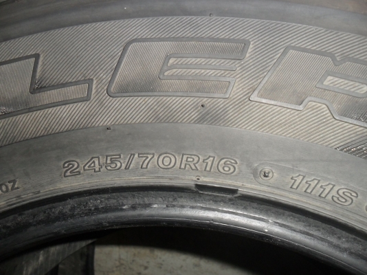 ยาง BRIDGESTONE 245/70R16 ปี09 สวยๆ 4 เส้น ยาง BRIDGESTONE 245/70R16 ปี09 สวยๆ 4 เส้น