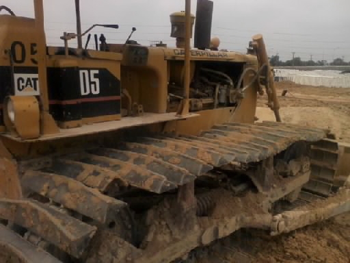 ขายรถ แทรกเตอร์ตีนตะขาบ CAT D5 เครื่องแน่น ตัวเดินดีมาก ดันดินนิ่มมากเลยครับ