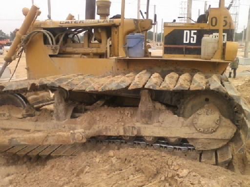 ขายรถ แทรกเตอร์ตีนตะขาบ CAT D5 เครื่องแน่น ตัวเดินดีมาก ดันดินนิ่มมากเลยครับ