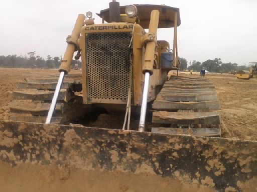 ขายรถ แทรกเตอร์ตีนตะขาบ CAT D5 เครื่องแน่น ตัวเดินดีมาก ดันดินนิ่มมากเลยครับ