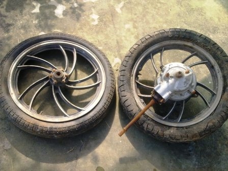 ต้องการซื้อ ดุม หลัง xj 650 ซี่ลวด หรือ ล้อหน้า แม็ก