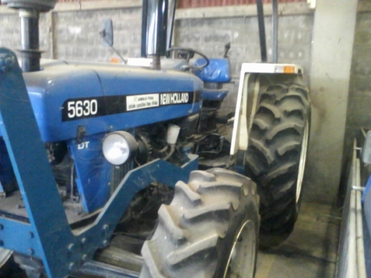 ขายรถไถ ฟอร์ด 6640 2เพลา 6610 และอีกหลายคันครับ  สภาพใช้งานได้เลยครับ