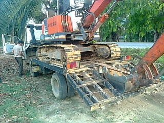 ขายรถ 6 ล้อเทเลอร์ DAIHUTSU ใส่หัวเก๋งใหม่ คัสซี V48-10196 เครื่อง TOYOTA B-0204705 85 แรงม้า ยาง 7.50 ราคา 190000