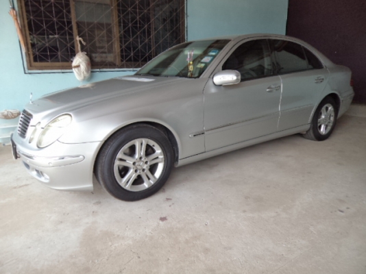 ขายรถเก๋งเบนซ์ E240 สภาพสวยสดทั้งคัน ใช้งานน้อย..