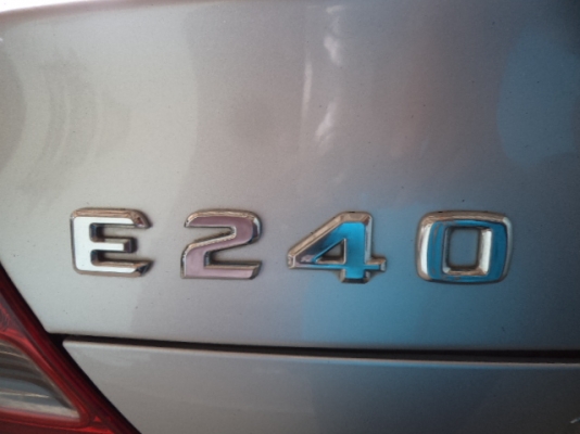 ขายรถเก๋งเบนซ์ E240 สภาพสวยสดทั้งคัน ใช้งานน้อย..