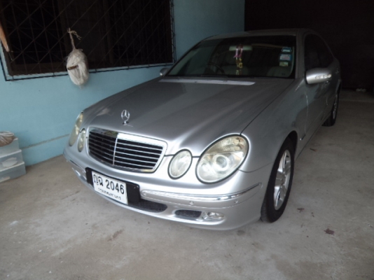 ขายรถเก๋งเบนซ์ E240 สภาพสวยสดทั้งคัน ใช้งานน้อย..