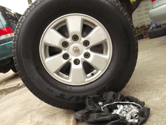 ล้อ15VIGO PRERUNNE 6รู+ยาง Bridgestone 255/70/15 ปี10 ล้อ15VIGO PRERUNNE 6รู+ยาง Bridgestone 255/70/15 ปี10