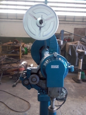 ขายเครื่องเย็บกล่อง มือสอง สภาพดีของ วี การช่าง รุ่นเย็บต่อเนื่อง(ราคาถูก) สภาพ 90\% ลดราคาด่วน 35,000