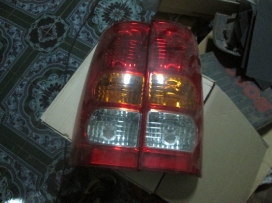 ขาย เสื้อไฟท้าย รถ TOYOTA VIGO มี 1 คู่ ของแท้ถอดจากรถ