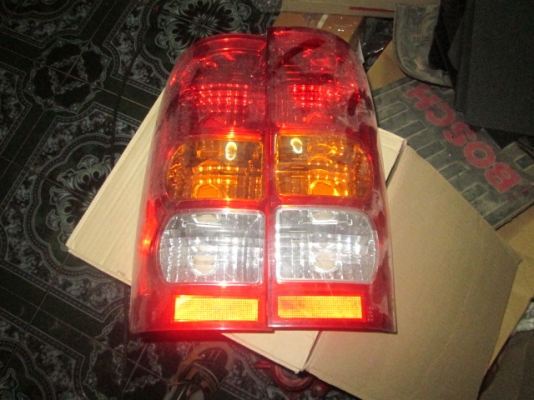 ขาย เสื้อไฟท้าย รถ TOYOTA VIGO มี 1 คู่ ของแท้ถอดจากรถ