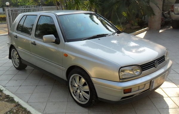 ขาย  GOLF 5 ประตู สีเดิมบางๆ ทั้งคัน ปี 97