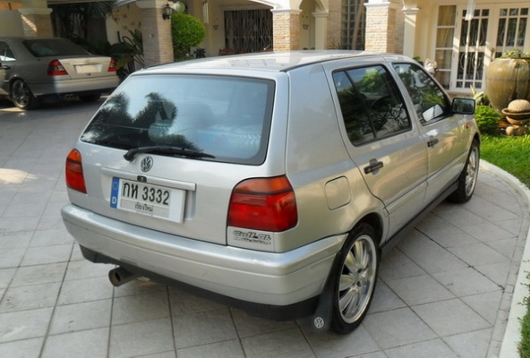 ขาย  GOLF 5 ประตู สีเดิมบางๆ ทั้งคัน ปี 97