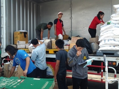 รถบรรทุกให้เช่าระยะยาวหกล้อใหญ่ ยาว 7.69 เมตร ประตู 10บานพร้อมคนขับสัญญาปี