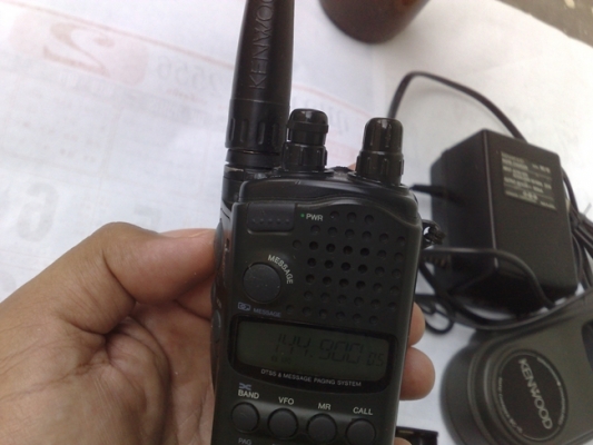 ขาย KENWOOD TH-28Eมีทะเบียนพร้อมชุดโอนสถาพใช้งานปกติ สิ่งที่จะได้ 1.ตัวเครื่อง 2.แบต 6 ก้อน 3.เสายางแท้ 4.แท่นชาร์ทแท้ 5.สายคล้องมือ 6.กล่องราง 6 ก้อน ขายในราคา 4900 บาทพร้อม EMS โอนไทยพาณิชย์ 0524083475 นิธิโรจน์ วงษ์ขันธ์เดช ขาย KENWOOD TH-28Eมีทะเบียนพร้อมชุดโอนสถาพใช้งานปกติ สิ่งที่จะได้ 1.ตัวเครื่อง 2.แบต 6 ก้อน 3.เสายางแท้ 4.แท่นชาร์ทแท้ 5.สายคล้องมือ 6.กล่องราง 6 ก้อน ขายในราคา 4900 บาทพร้อม EMS โอนไทยพาณิชย์ 0524083475 นิธิโรจน์ วงษ์ขันธ์เดช