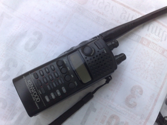 ขาย KENWOOD TH-28Eมีทะเบียนพร้อมชุดโอนสถาพใช้งานปกติ สิ่งที่จะได้ 1.ตัวเครื่อง 2.แบต 6 ก้อน 3.เสายางแท้ 4.แท่นชาร์ทแท้ 5.สายคล้องมือ 6.กล่องราง 6 ก้อน ขายในราคา 4900 บาทพร้อม EMS โอนไทยพาณิชย์ 0524083475 นิธิโรจน์ วงษ์ขันธ์เดช ขาย KENWOOD TH-28Eมีทะเบียนพร้อมชุดโอนสถาพใช้งานปกติ สิ่งที่จะได้ 1.ตัวเครื่อง 2.แบต 6 ก้อน 3.เสายางแท้ 4.แท่นชาร์ทแท้ 5.สายคล้องมือ 6.กล่องราง 6 ก้อน ขายในราคา 4900 บาทพร้อม EMS โอนไทยพาณิชย์ 0524083475 นิธิโรจน์ วงษ์ขันธ์เดช