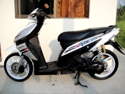 ขาย Click play เดิมๆ สีขาว