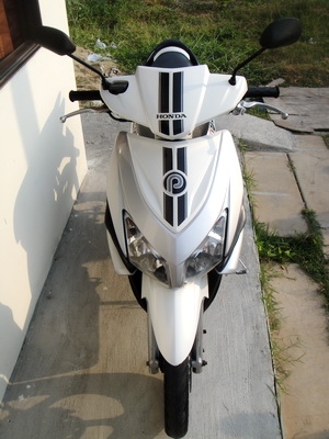 ขาย Click play เดิมๆ สีขาว