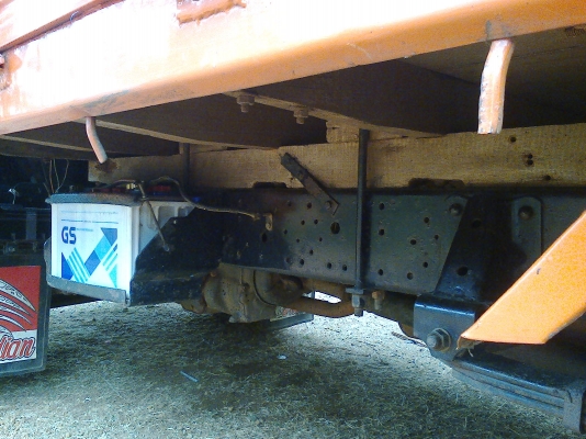 ISUZU NKR หัวกาตูนร์ เครื่อง88 ปี39 พร้อมหลังคาโดยสาร ISUZU NKR หัวกาตูนร์ เครื่อง88 ปี39 พร้อมหลังคาโดยสาร