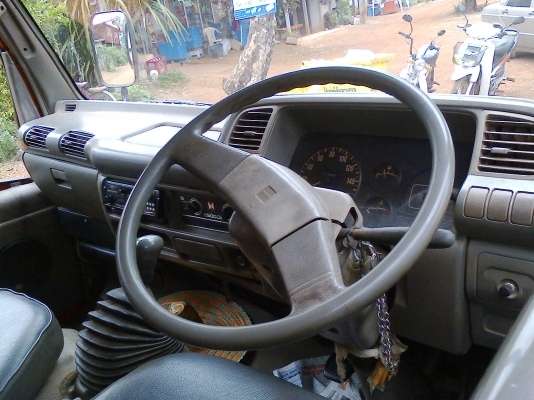 ISUZU NKR หัวกาตูนร์ เครื่อง88 ปี39 พร้อมหลังคาโดยสาร ISUZU NKR หัวกาตูนร์ เครื่อง88 ปี39 พร้อมหลังคาโดยสาร