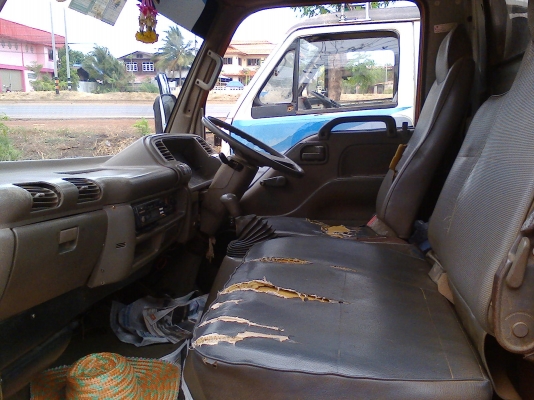 ISUZU NKR หัวกาตูนร์ เครื่อง88 ปี39 พร้อมหลังคาโดยสาร ISUZU NKR หัวกาตูนร์ เครื่อง88 ปี39 พร้อมหลังคาโดยสาร