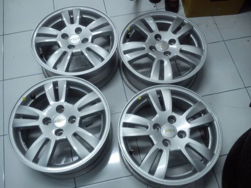 แม็กถอดป้ายแดงChev Sonic 15-4-100 ใหม่ๆถูกๆ