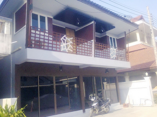 ขายหรือให้เช่าบ้านป่าตอง2หลัง ใกล้จังซีลอน