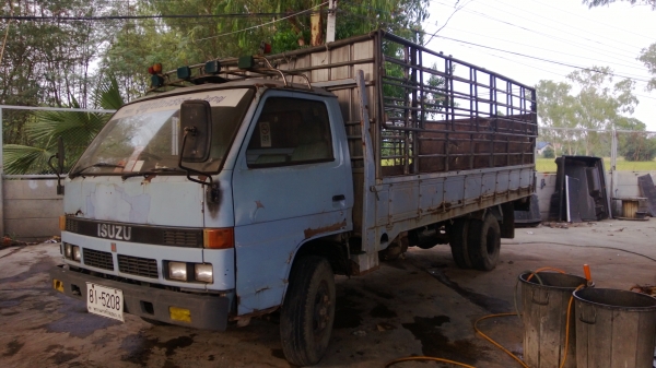 รถบรรทุก 6 ล้อ NPR110 รถประกอบ พร้อมใช้งาน รถบรรทุก 6 ล้อ NPR110 รถประกอบ พร้อมใช้งาน