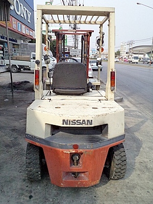 ขายรถยกนิสสัน 2 ตัน เครื่องดีเซล เกียริ์ออโต้ กระบอกคู่ เสาสูง 3 เมตร พวงมาลัยเพาเว่อร์ สีเดิมจากนอก นำเข้าจากญี่ปุ่น ใช้งานได้ทันที ขายรถยกนิสสัน 2 ตัน เครื่องดีเซล เกียริ์ออโต้ กระบอกคู่ เสาสูง 3 เมตร พวงมาลัยเพาเว่อร์ สีเดิมจากนอก นำเข้าจากญี่ปุ่น ใช้งานได้ทันที