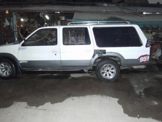 นิสัน แวน 4 ตู