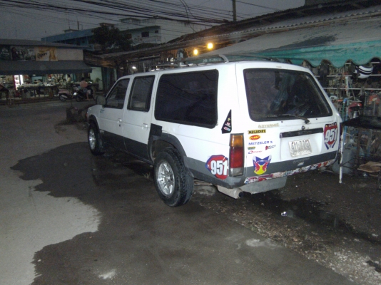 นิสัน แวน 4 ตู