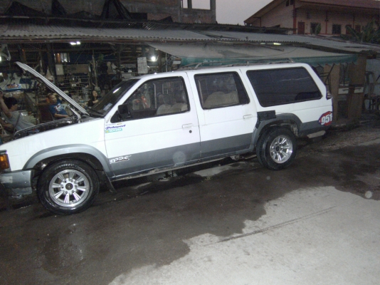 นิสัน แวน 4 ตู