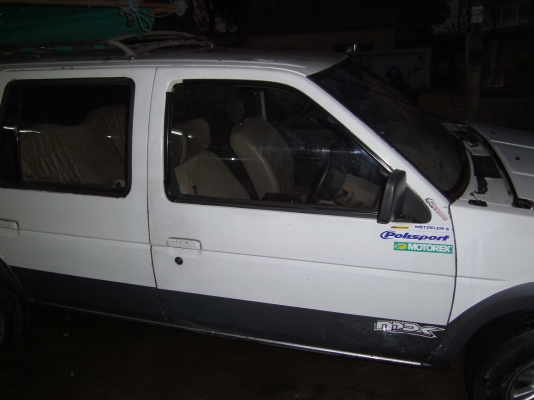 นิสัน แวน 4 ตู