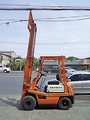 ขายรถยกโตโยต้า 1.5 ตัน เครื่องเบนซิน กระบอกคู่ เสาสูง 3 เมตร สีเดิมจากนอก พวงมาลัยเพาเว่อร์ นำเข้าจากญี่ปุ่น ใช้งานได้ทันที ขายรถยกโตโยต้า 1.5 ตัน เครื่องเบนซิน กระบอกคู่ เสาสูง 3 เมตร สีเดิมจากนอก พวงมาลัยเพาเว่อร์ นำเข้าจากญี่ปุ่น ใช้งานได้ทันที