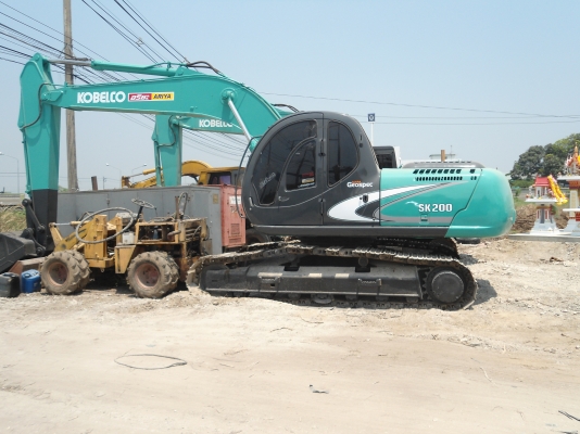 ขายรถแมคโคร KOBELCO SK200  สภาพพร้อมใช้ สนใจติดต่อ บอย085-156-2314
