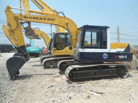 ขายรถแมคโครPC100-3  สภาพพร้อมใช้ สนใจติดต่อ บอย 085-156-2314