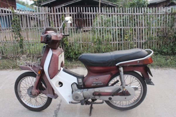 คัสต้อมสตาร์ทมือทะเบียนโอนภาษีขาด1ปีเดิมๆพร้อมประกวดขาย13800บาท