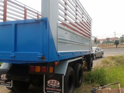 ขาย Isuzu FXZ สิบล้อสองเพลาดั้มพ์ เครื่อง 240 แรง สวยพร้อมใช้ โทร 088-4501277