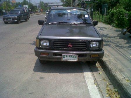 L200 เครื่องเบนซิน เกียธรรมดา เครื่องดี แอร์เย็น ภาษีไม่ขาด ลอนกะบะสวย