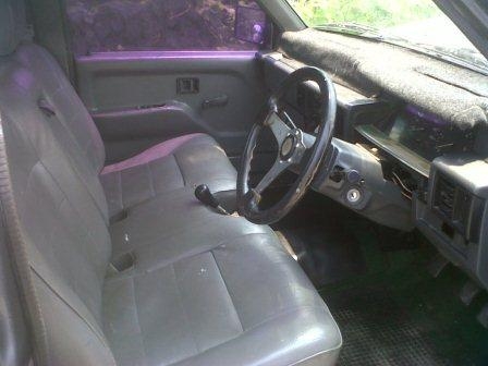 L200 เครื่องเบนซิน เกียธรรมดา เครื่องดี แอร์เย็น ภาษีไม่ขาด ลอนกะบะสวย