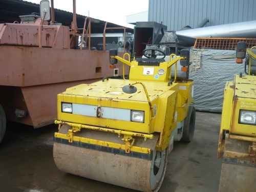 รถบดสั่นสะเทือน 4 ตัน Sakai TW350 รถนอกนำเข้าจากญี่ปุ่น ชม.ต่ำ สภาพดี